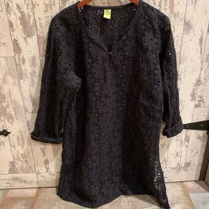 Amazing black crochet tunic. Adorable.